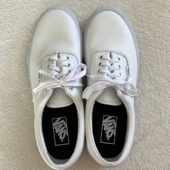 Women’s Vans tennis shoes sz 10 or men’s 8.5. - Picture 2 of 6
